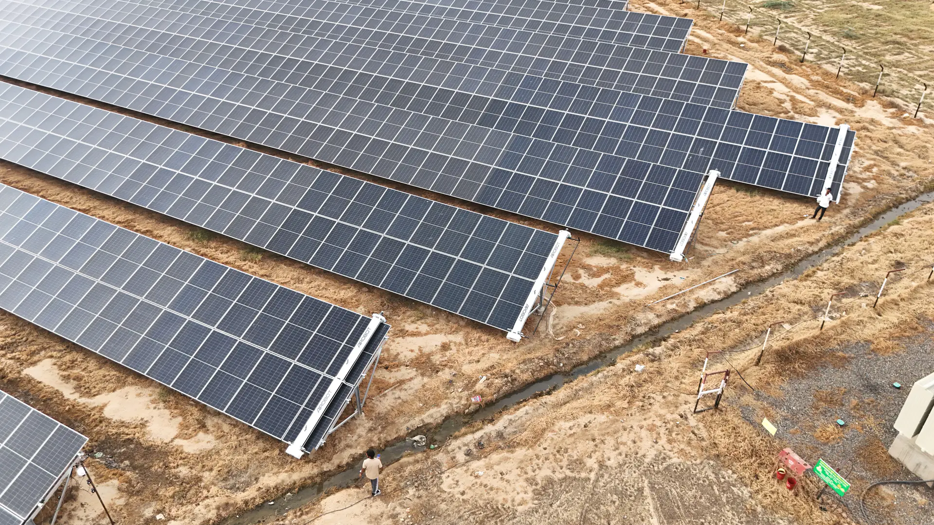 SUNAIROBOT solar panel cleaning robot